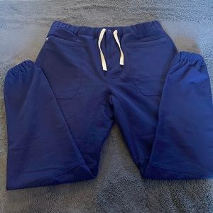 Men’s FIGS Navy Cape Cargo Scrub Jogger Pants - Medium